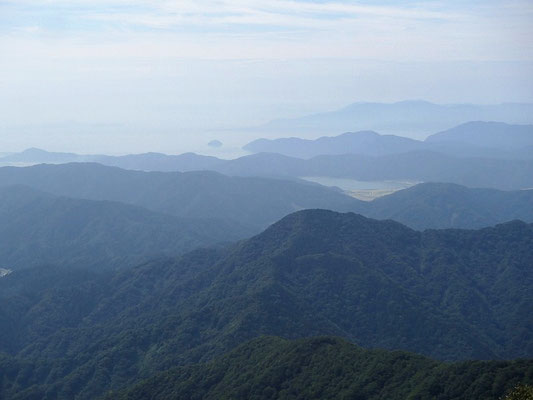 奥琵琶湖の景色がよく見えます