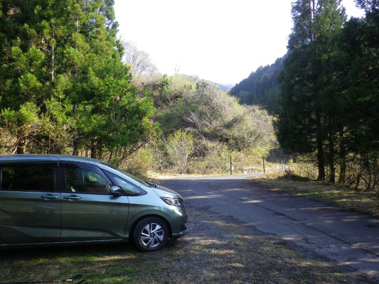 能郷谷林道ゲート前の駐車場