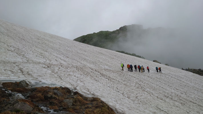 小雪渓のトラバース