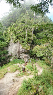 屏風小屋跡