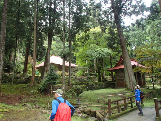 金勝寺境内