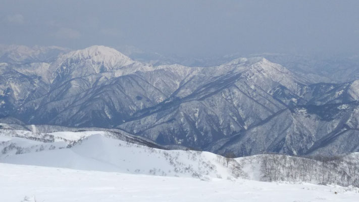 銀杏峰山頂から荒島岳、モッカ平、縫ｹ原山