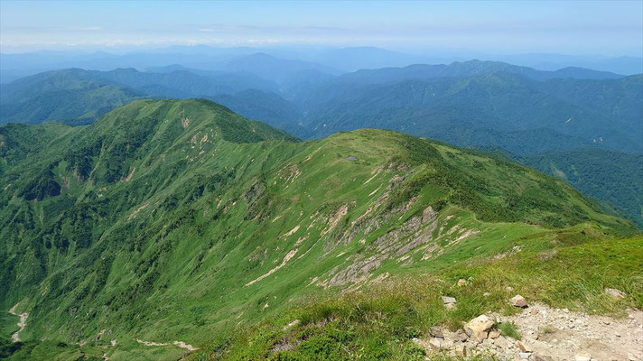 別山山頂から三ノ峰への稜線