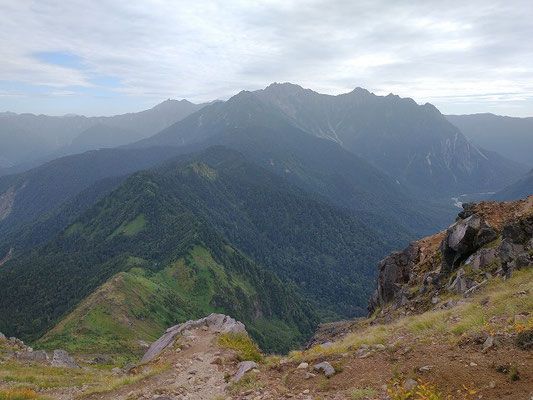 焼岳北峰からの展望。360度絶景です。