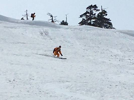 雪庇の小さな所からエントリー