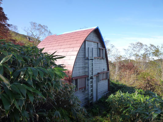 奥長倉の避難小屋。