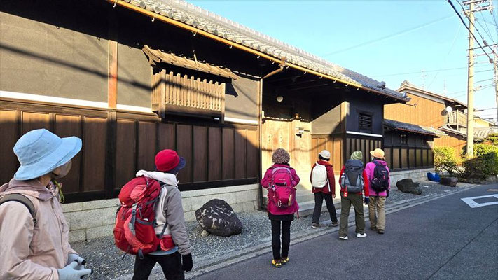 西国街道沿いの家並み　昔の面影を残す