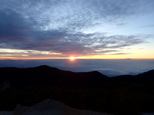 7月１８日　燕岳直下からご来光