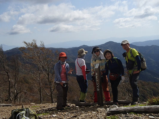 ここが本日最高地点、桜谷山825m
