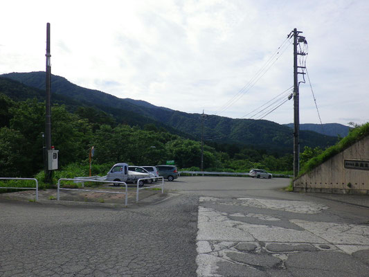 奥越青少年自然の家下の駐車場