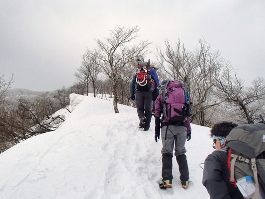 雪庇に気をつけて