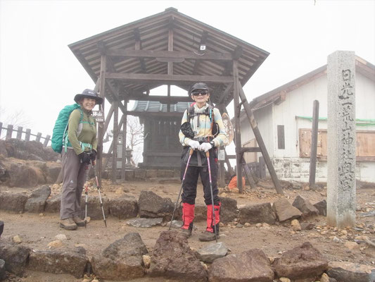 日光二荒山神社奥宮のある山頂に到着
