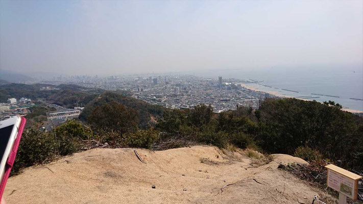 鉄拐山(てっかいさん)山頂から神戸市街と瀬戸内海