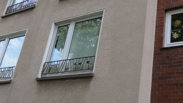 Demonstrationen des Fensterrechts_D_Essen / die Umrisse sind leider nur noch an der neuen Putzstruktur zu erahnen