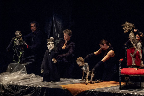 © Vincent Jolfre. L'opéra de quat'sous. Théâtre de Romette. Mise en scène Johanny Bert.