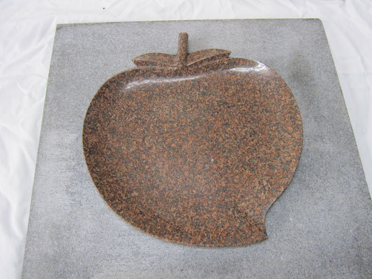 石　皿　モモ　26×26　￥10,000