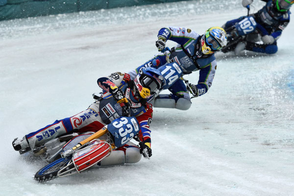Daniil Ivanov vor Dinar Valeev und Niclas Svensson