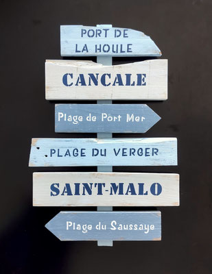 Villes de Bretagne Saint Malo, Cancale et plages peintes à la main sur panneau de style bois flotté, parfait pour une décoration bord de mer