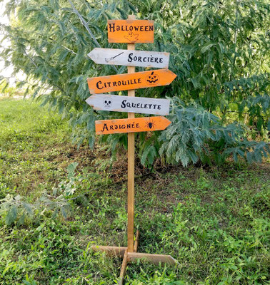 Panneau indicateur bois personnalisé pour Halloween, orange et gris pour une décoration extérieure 