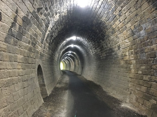 Piste cyclable dans tunnel