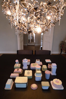EArTh 75 x 75 x 20 cm. ganze Installation (variabel) Steinzeug, Engobe  21-teilige Keramikinstallation, 2015
