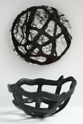 NUDO II, Steinzeug, Acrylfarbe, Bienenwachs, Keramik-Fotoscherenschnitt-Objekt, 2013