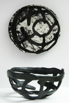 NUDOI, Steinzeug, Acrylfarbe, Bienenwachs, Keramik-Fotoscherenschnitt-Objekt, 2013