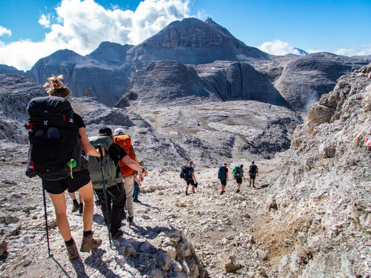 Impressionen der Dolomitenüberquerung Etappe 3 rund um den Piz Boè in der Sella-Gruppe in den Dolomiten