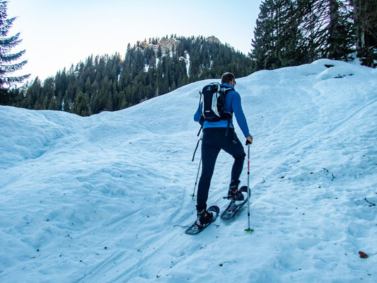 Abwechslungsreiche Schneeschuhtour in den Allgäuer Alpen - hinauf auf's Bleicherhorn, Höllritzereck, Ostertalberg und Tennenmooskopf.