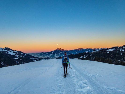 Abwechslungsreiche Schneeschuhtour in den Allgäuer Alpen - hinauf auf's Bleicherhorn, Höllritzereck, Ostertalberg und Tennenmooskopf.