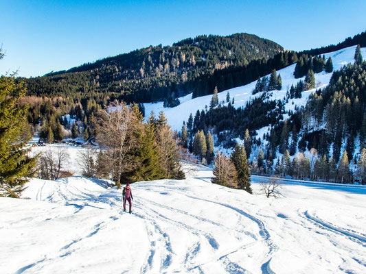 Abwechslungsreiche Schneeschuhtour in den Allgäuer Alpen - hinauf auf's Bleicherhorn, Höllritzereck, Ostertalberg und Tennenmooskopf.