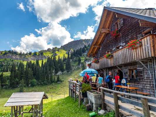 Bilder vom Wanderglück-Wochenende im Allgäu mit Wanderungen über die Nagelfluhkette, gemeinsamen Erlebnissen und gelebter Integration. (hier: Wanderung Stuiben)