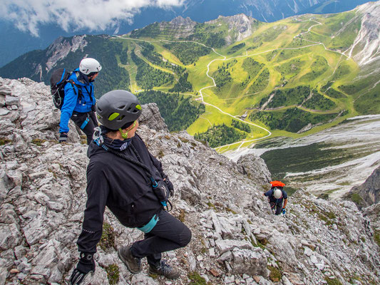 Spektakulärer Gipfel und Adrenalin pur, verspricht der Schlicker bzw. Ochsenwand Klettersteig in den Stubaier Alpen.