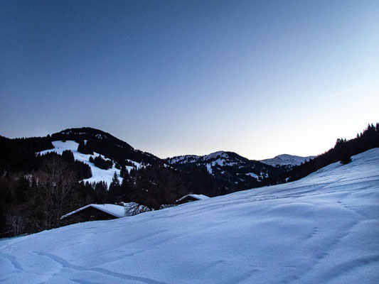 Abwechslungsreiche Schneeschuhtour in den Allgäuer Alpen - hinauf auf's Bleicherhorn, Höllritzereck, Ostertalberg und Tennenmooskopf.