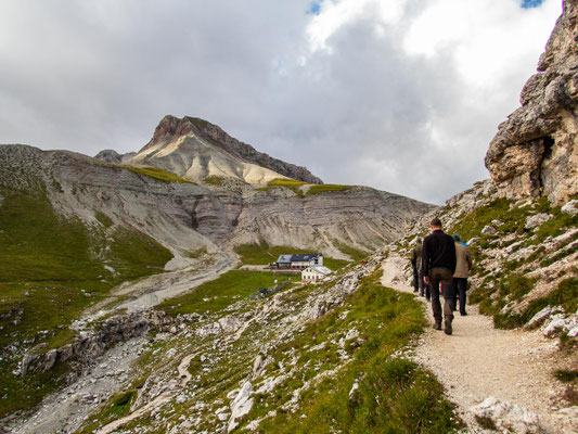 Impressionen der Dolomiten auf unserer Mehrtageswanderung Etappe 1 von Wolkenstein zur Puez Hütte, im Naturpark Puez-Geisler.