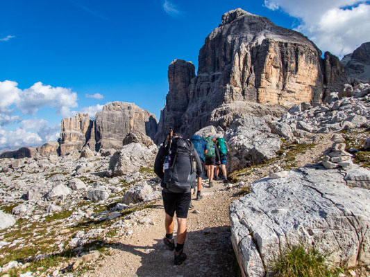 Impressionen der Dolomiten auf unserer Mehrtageswanderung Etappe 2 von der Puez Hütte, über das Grödner Joch, zur Pisciadu Hütte