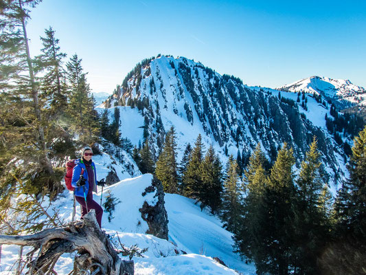 Abwechslungsreiche Schneeschuhtour in den Allgäuer Alpen - hinauf auf's Bleicherhorn, Höllritzereck, Ostertalberg und Tennenmooskopf.