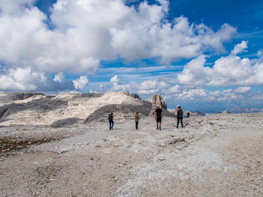 Impressionen der Dolomitenüberquerung Etappe 3 rund um den Piz Boè in der Sella-Gruppe in den Dolomiten