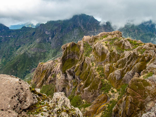 Madeira - die schönsten Wandertouren auf der Blumeninsel (hier: Gipfeltour auf den Pico Grande)