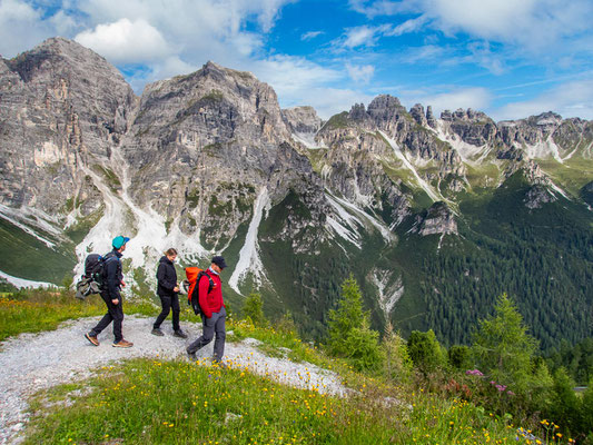 Spektakulärer Gipfel und Adrenalin pur, verspricht der Schlicker bzw. Ochsenwand Klettersteig in den Stubaier Alpen.