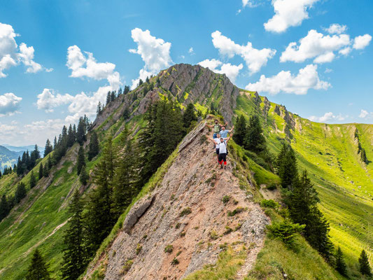 Bilder vom Wanderglück-Wochenende im Allgäu mit Wanderungen über die Nagelfluhkette, gemeinsamen Erlebnissen und gelebter Integration. (hier: Wanderung Stuiben)