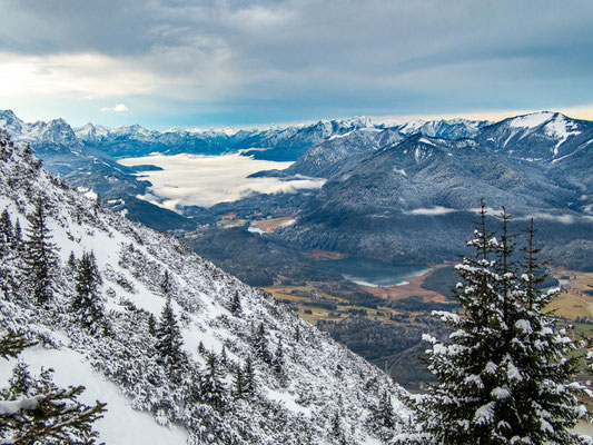 Anspruchsvolle Winterwanderung auf die Schöttelkarspitze, in der Soierngruppe im Karwendel.