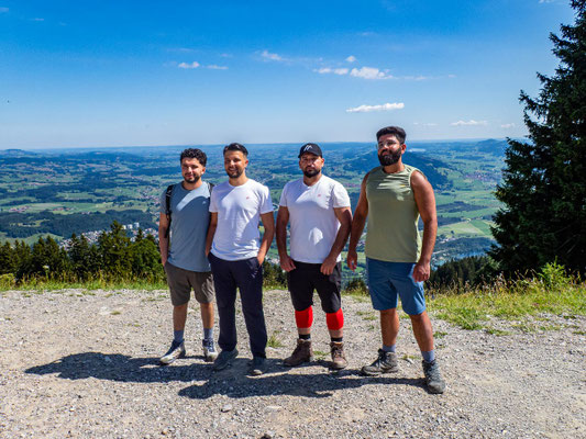 Bilder vom Wanderglück-Wochenende im Allgäu mit Wanderungen über die Nagelfluhkette, gemeinsamen Erlebnissen und gelebter Integration. (hier: Wanderung Mittag)