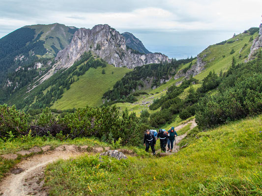 Integrationsprojekt Wanderglück auf dem Gräner Höhenweg zum Füssener Jöchel und weiter hinab zum Haldensee.
