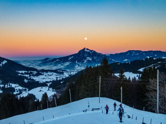 Abwechslungsreiche Schneeschuhtour in den Allgäuer Alpen - hinauf auf's Bleicherhorn, Höllritzereck, Ostertalberg und Tennenmooskopf.