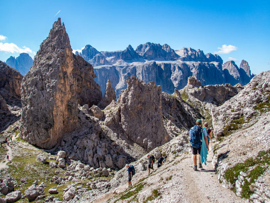 Impressionen der Dolomiten auf unserer Mehrtageswanderung Etappe 2 von der Puez Hütte, über das Grödner Joch, zur Pisciadu Hütte