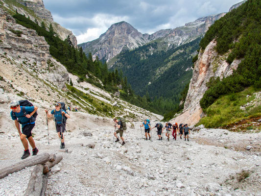 Impressionen der Dolomiten auf unserer Mehrtageswanderung Etappe 1 von Wolkenstein zur Puez Hütte, im Naturpark Puez-Geisler.