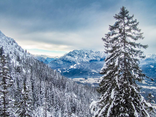 Anspruchsvolle Winterwanderung auf die Schöttelkarspitze, in der Soierngruppe im Karwendel.