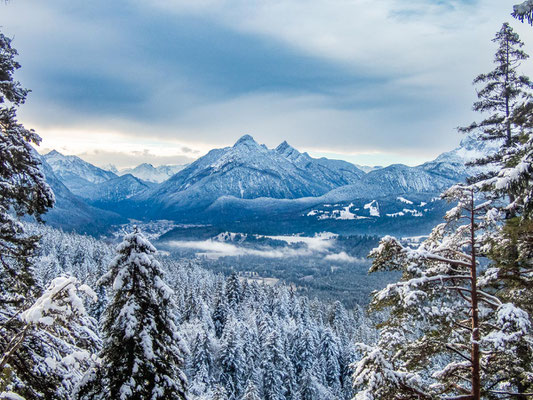 Anspruchsvolle Winterwanderung auf die Schöttelkarspitze, in der Soierngruppe im Karwendel.