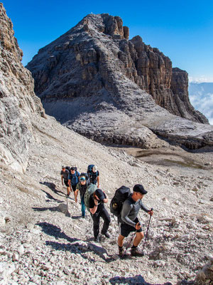 Impressionen der Dolomitenüberquerung Etappe 3 rund um den Piz Boè in der Sella-Gruppe in den Dolomiten